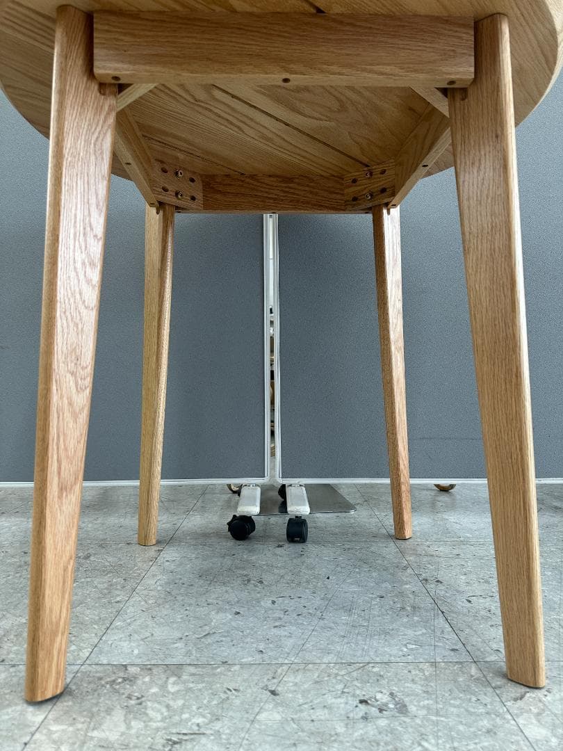 ダイニングテーブル　丸形　ブラウン