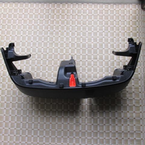 日産リーフ　ZE1用　充電ポートカバー