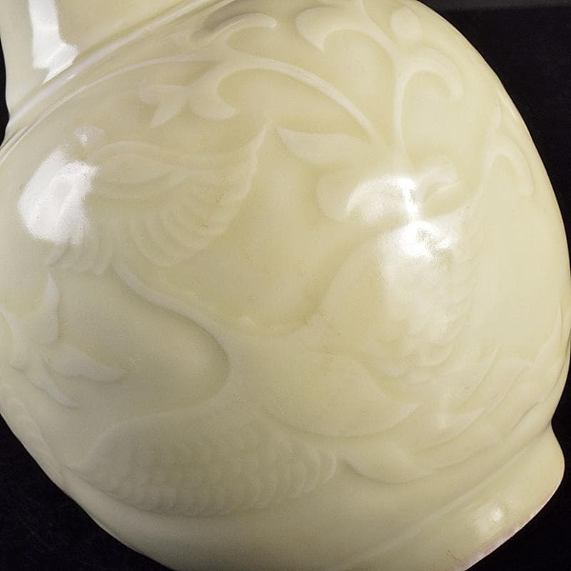 中国 官窯 白磁 陽刻 鳳凰唐草文 鳳首瓶 V R7679 - メルカリ