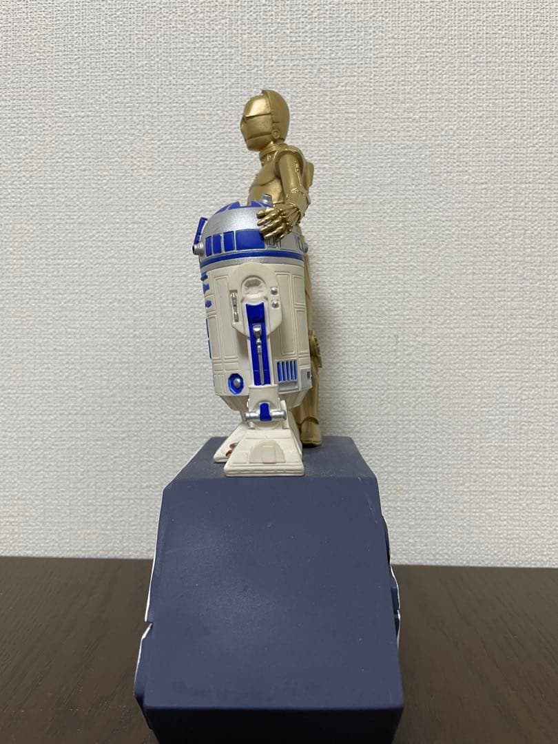 カリフォルニアディズニー　スターウォーズ R2D2 C3PO のフィギュア