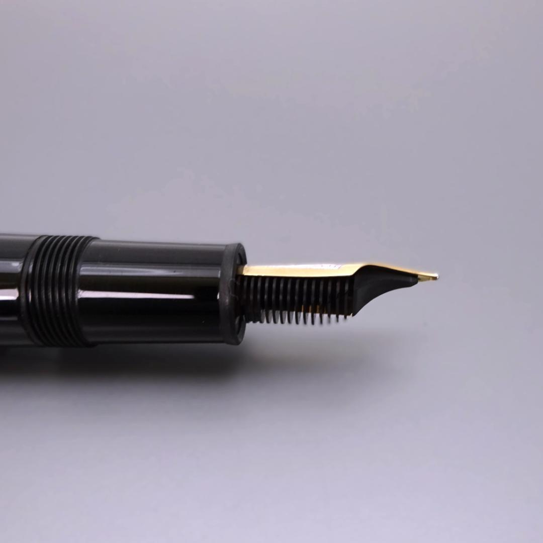 本物 美品■モンブラン■万年筆 マイスターシュテュック 太めモデル 14K M