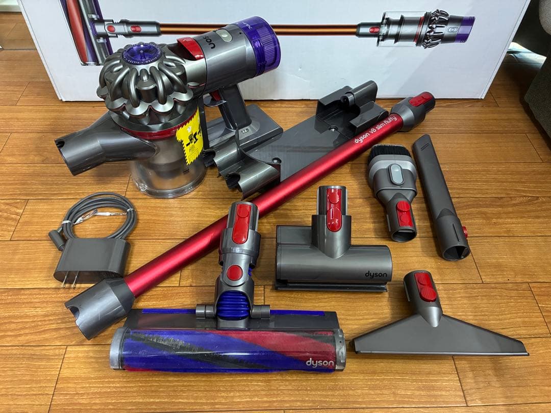 美品使用少】dyson V8 slim fluffy 【未使用】￼アクセサリ