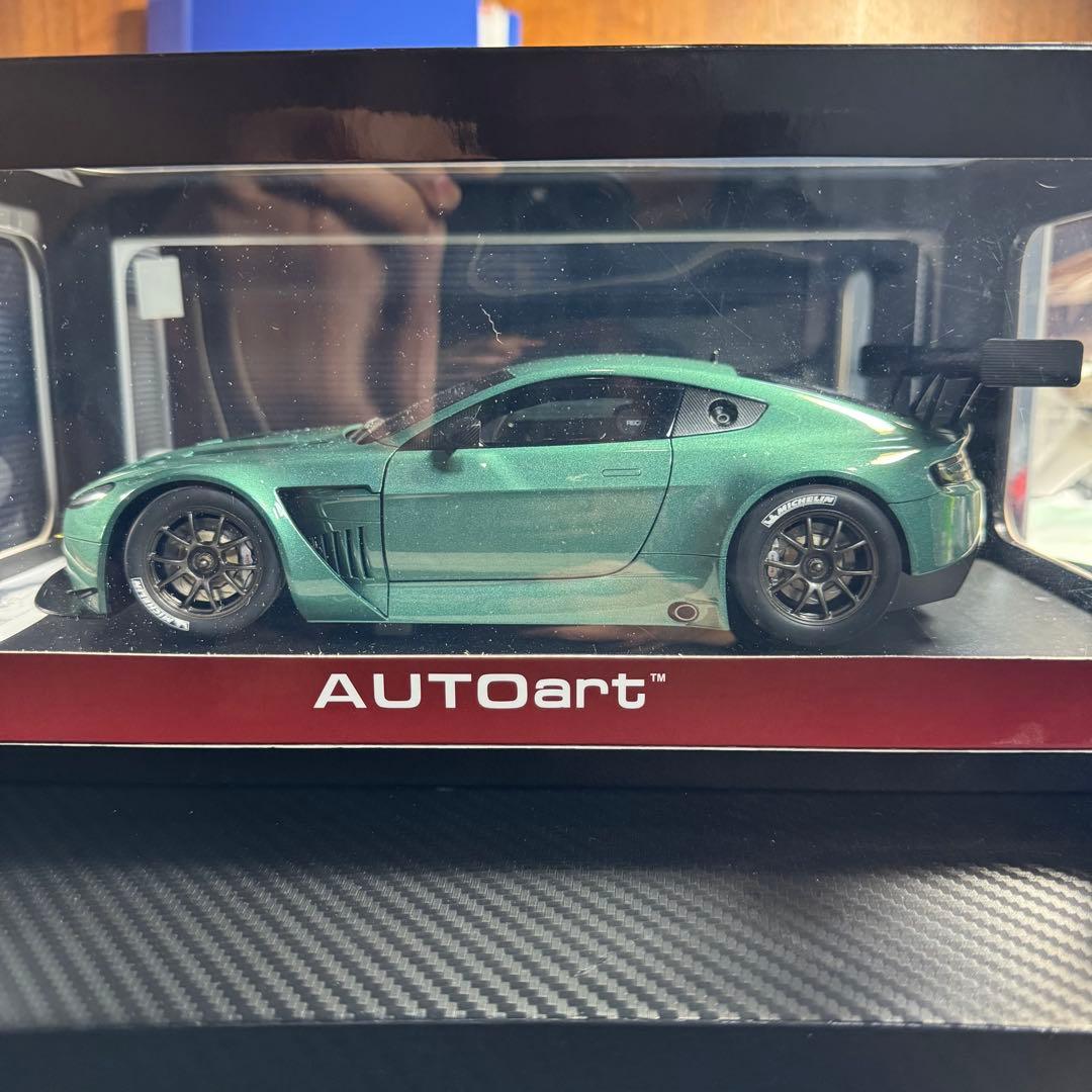 絶版未開封品オートアート1/18アストンマーティンVANTAGE V12 GT3