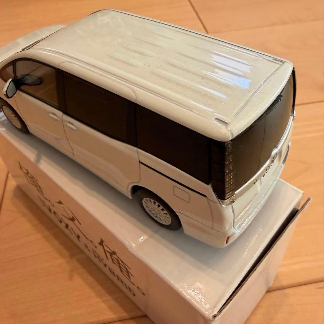 ク*ー様 未使用品 トヨタ カラーサンプル ミニカー ヴォクシー 80系 前期