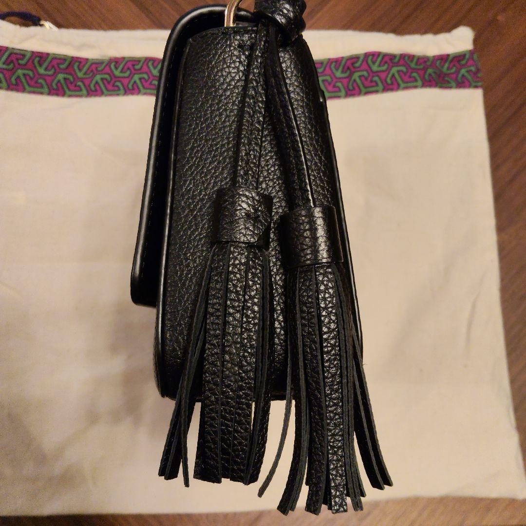 Tory Burch 黒 レザー ショルダーバッグ タッセル付き