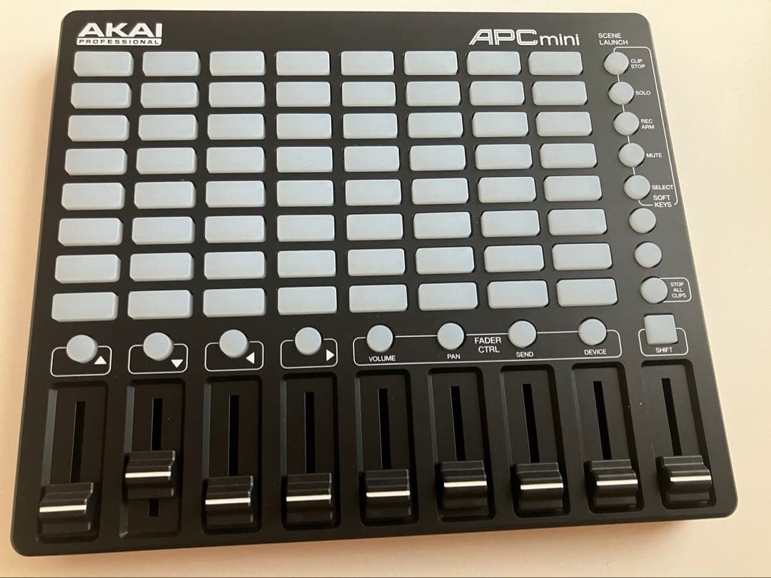 AKAI APC MINI MIDIコントローラー - メルカリ