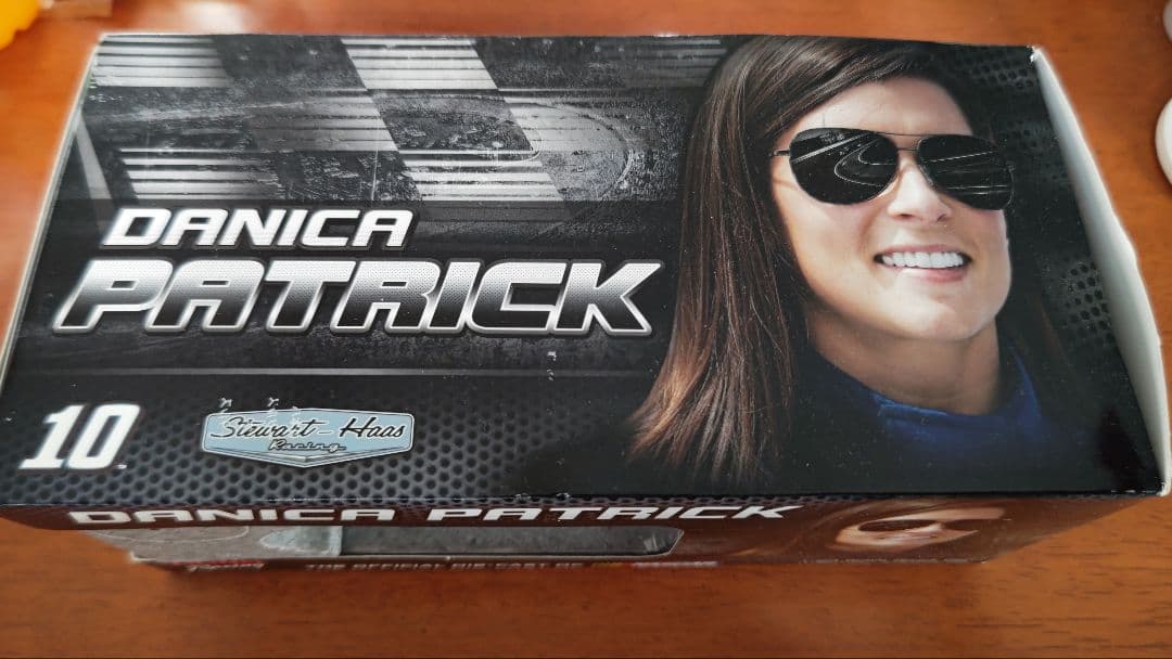 ダニカ・パトリック NASCARのミニカー 2016年 ダニカ・パトリック