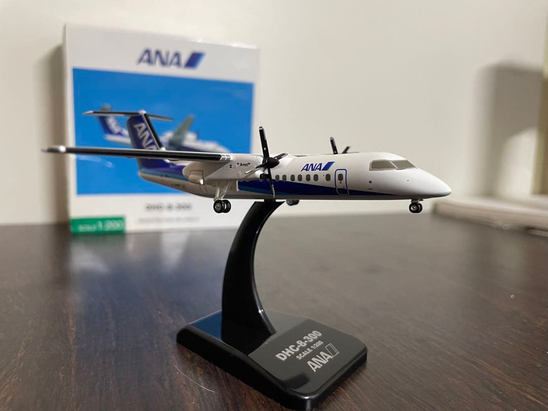 全日空商事 完成品 ANA DHC-8-300 ボンバルディア 1/200