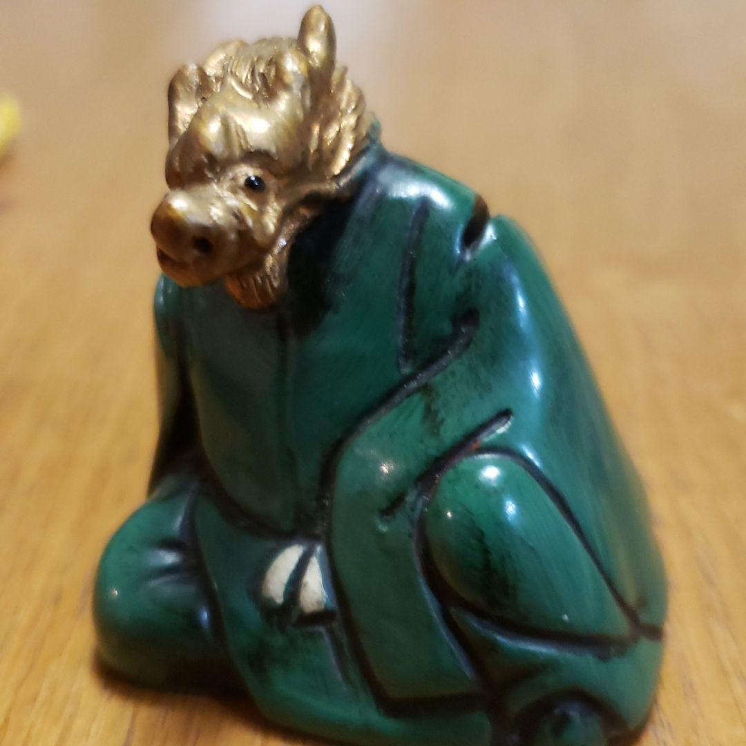 ミニチュア盆栽添配駿河山正龍神人が盆栽を愛でている盆栽byこつこつじい様