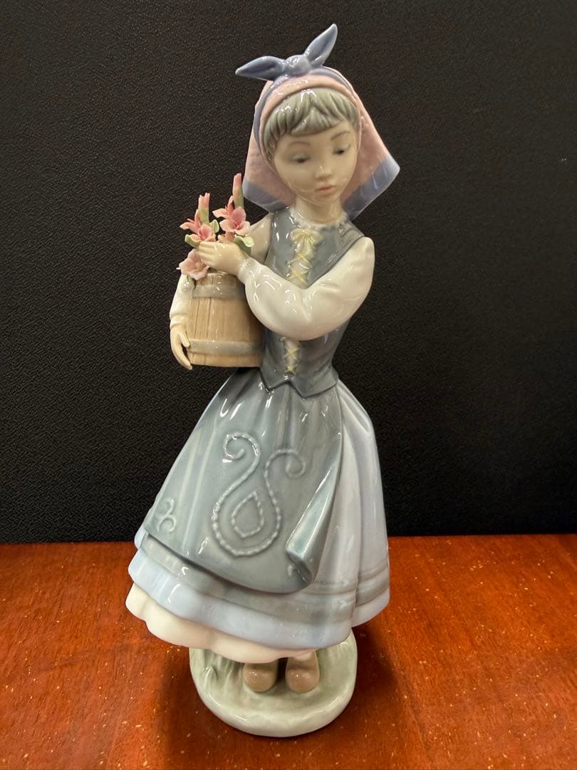 リヤドロ フィギュリン 大事な花かご 展示保管品 リヤドロ フィギュリン 大事な花かご 展示保管品