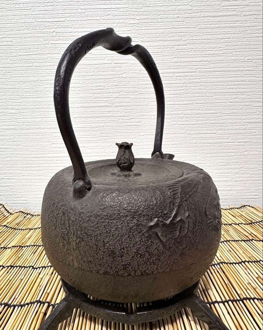 新品、付属品付　南部金狐堂　捻鉉姥口１５型龍文様　南部鉄瓶　南部鉄器　鉄瓶