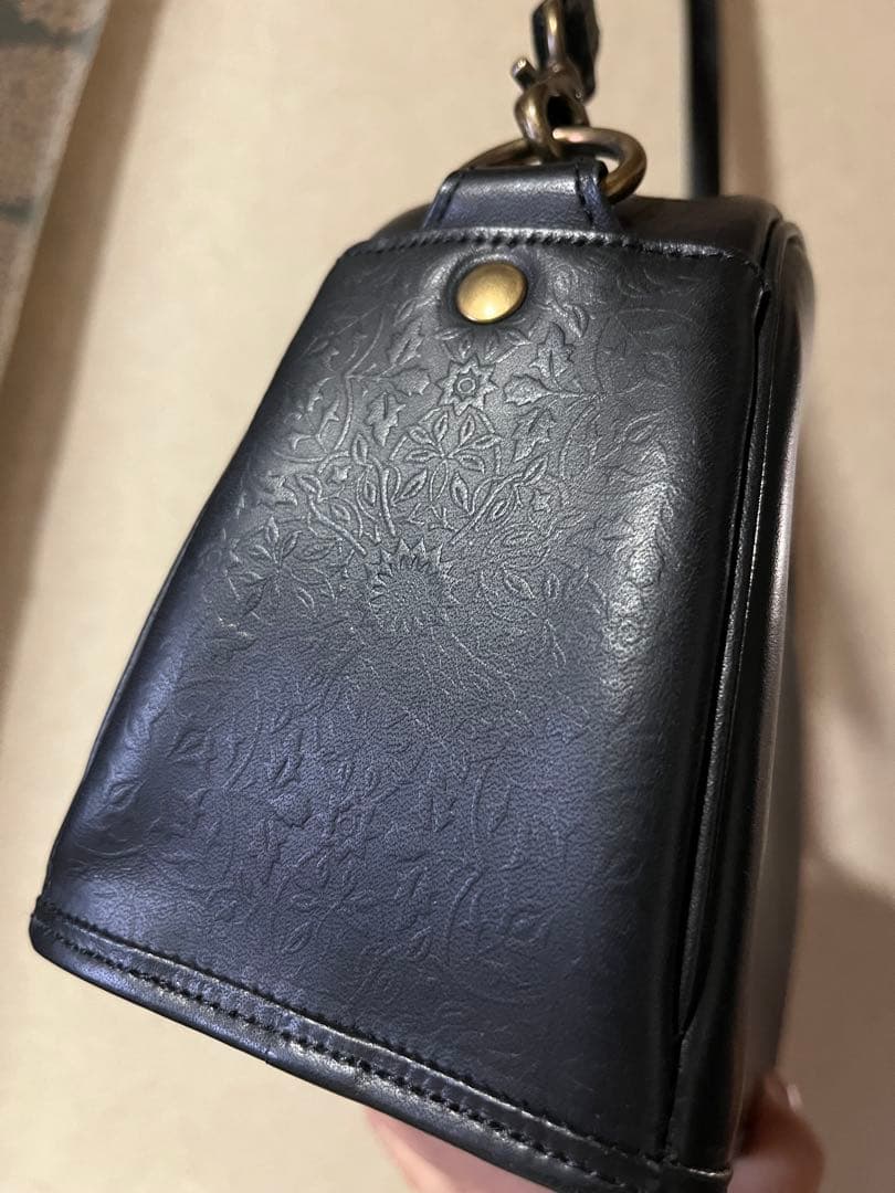 HIRAMEKI ウィリアムモリス　レザーポシェット　ダークネイビー