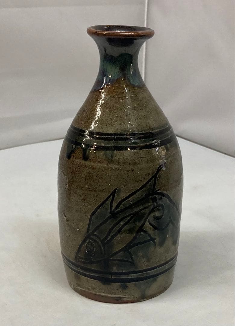 B162s  金城次郎作　徳利・盃セット　1組　壺屋焼　沖縄　人間国宝　酒器　魚