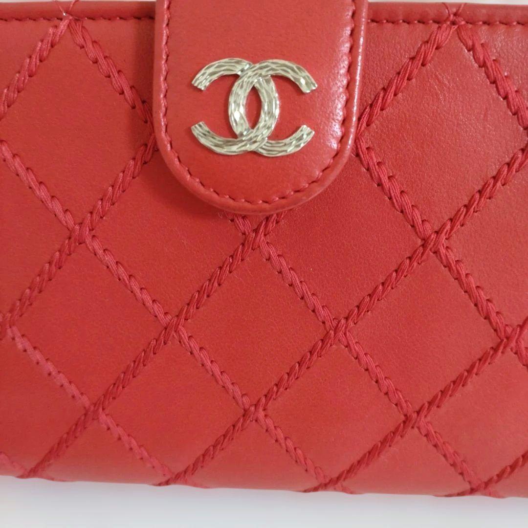 CHANEL 二つ折り財布 レッド - メルカリ