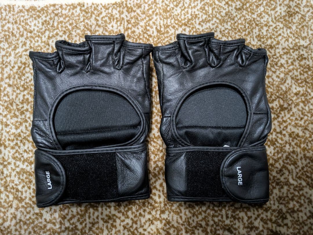 大幅値下げ☆新品・未使用品☆UFC☆公式ファイトグローブ☆LARGE ブラック