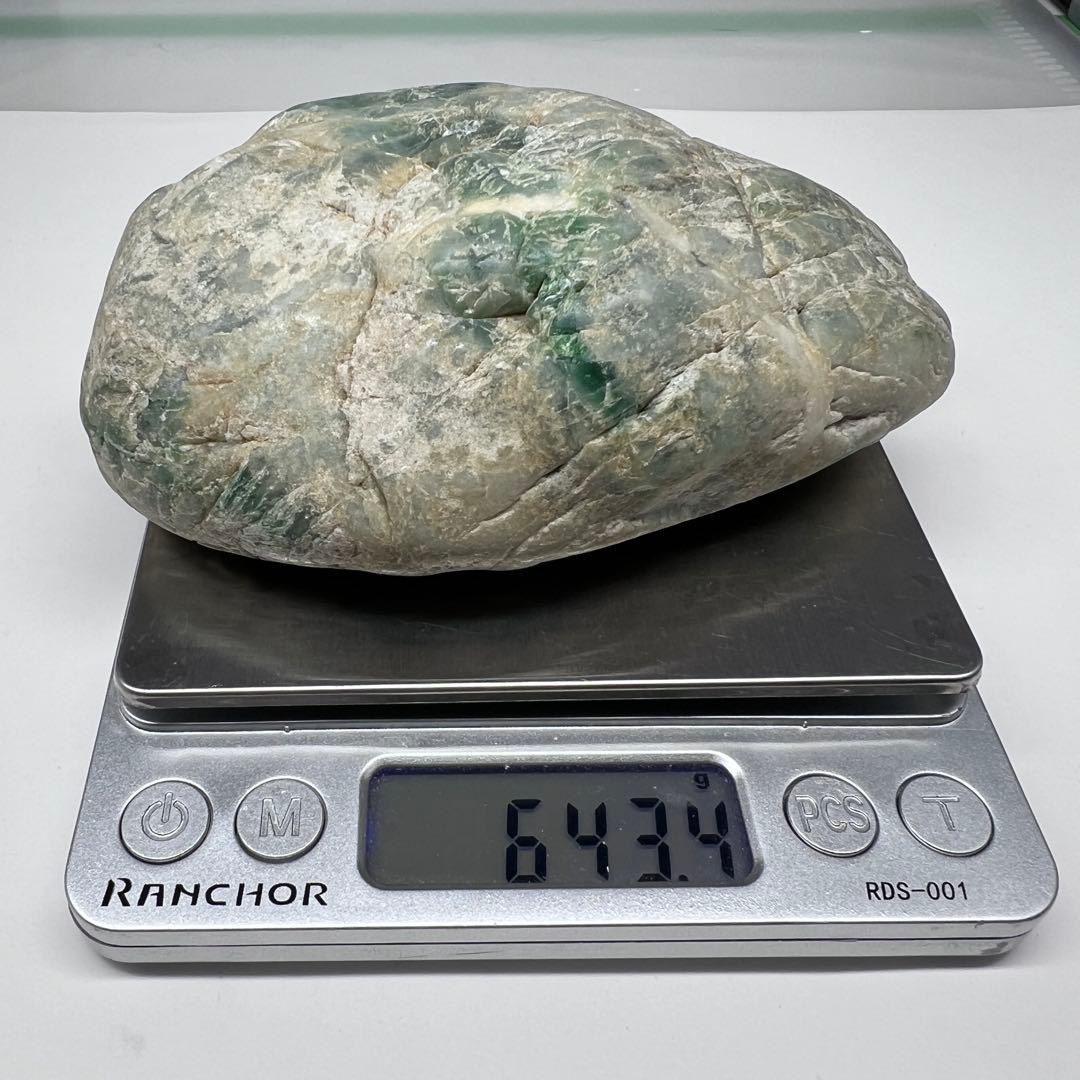 最終値下】翡翠原石 糸魚川産643g 鉱物標本