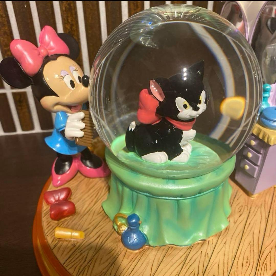 ディズニー スノーグローブ フィギュア ミニーマウス フィガロ スノー