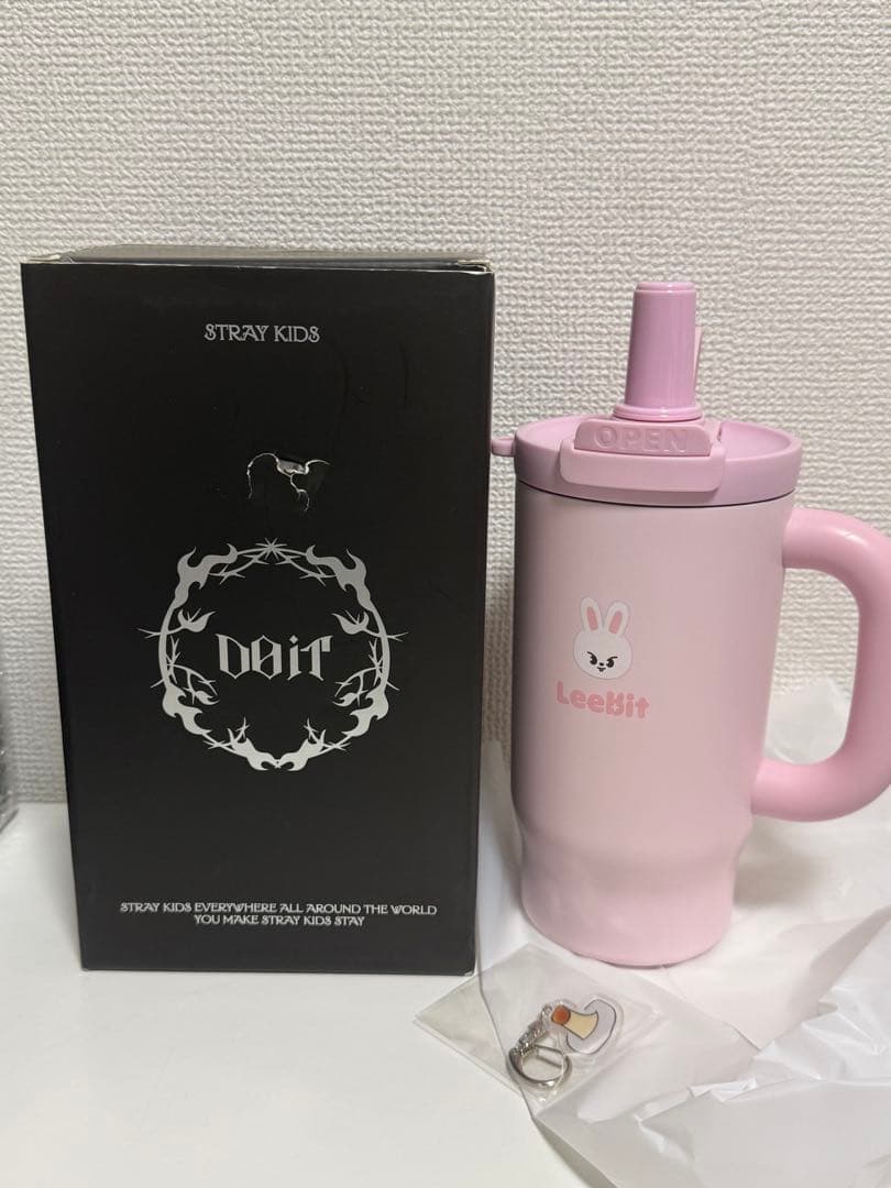 straykids ポップアップ yizhiyu タンブラー マグ リノ - メルカリ