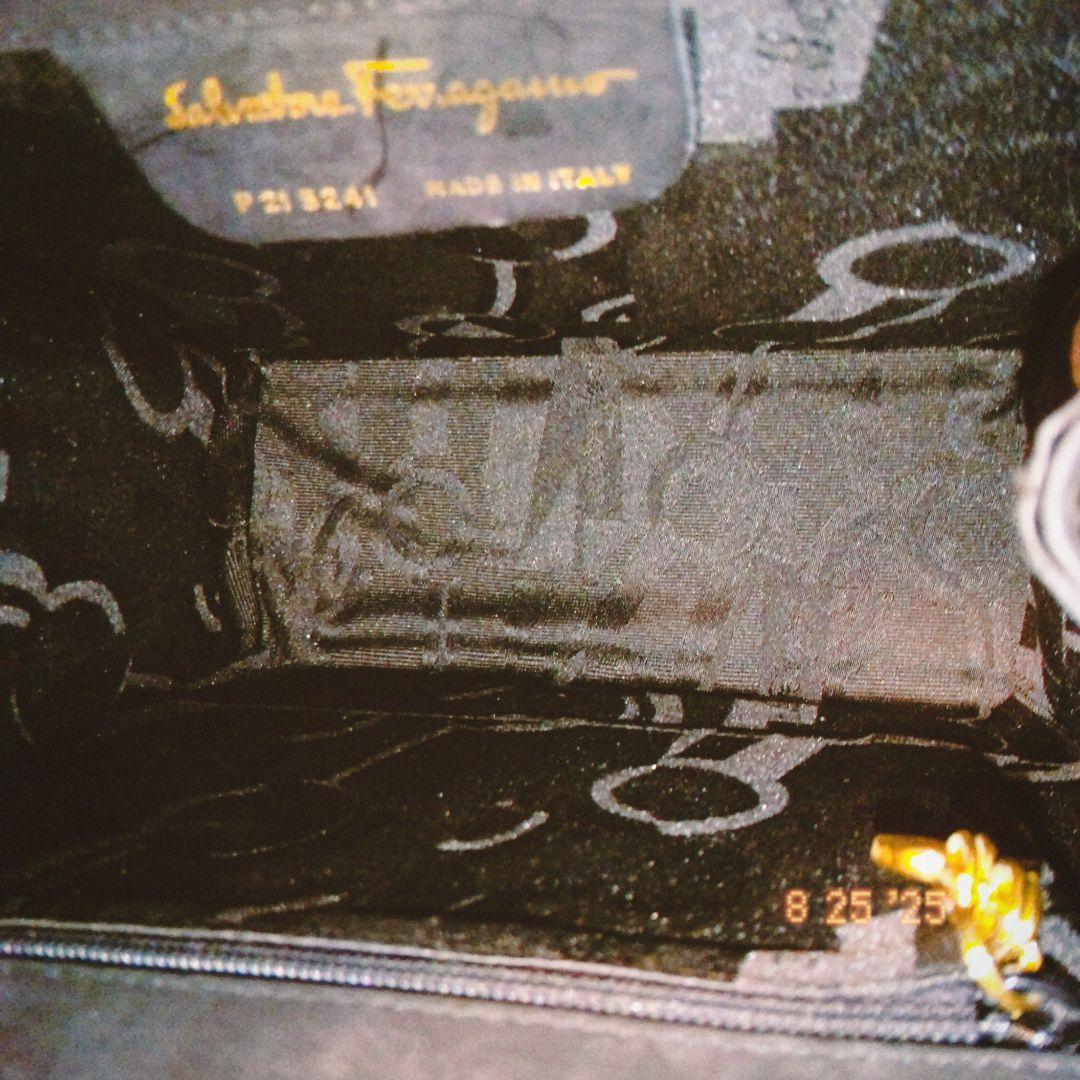 【美品】Salvatore Ferragamo スウェード　ショルダーバッグ