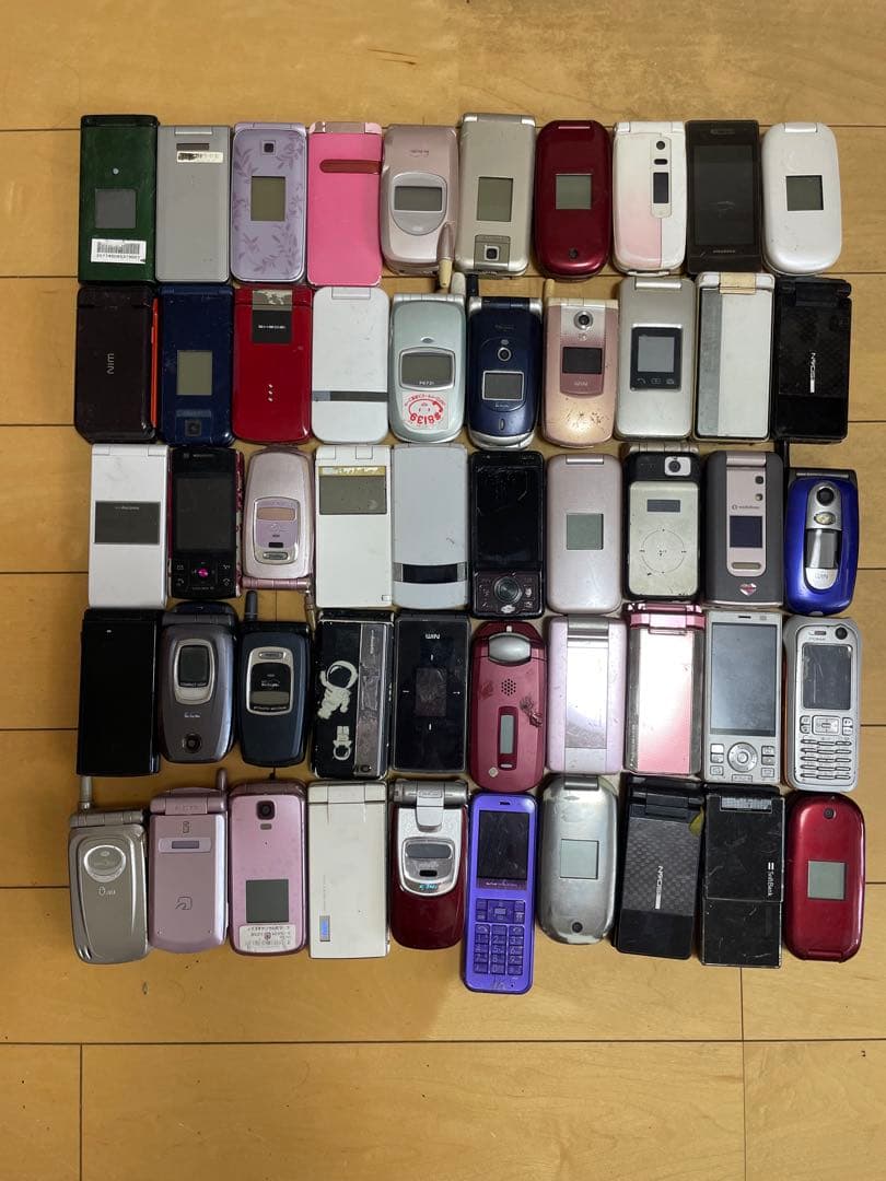 携帯電話 ガラケー 50台 動作未確認 修理、部品取り専用