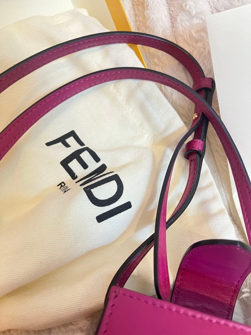 FENDI フェンディ 携帯ポーチ フォンポーチ ピンク　　ショルダーバッグ
