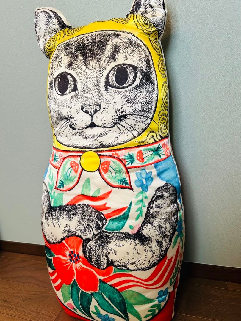 ヒグチユウコさん、猫リョーシカ・クッション （大）