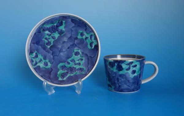 有田焼 染錦 源右衛門窯　青彩菊絵 カップ＆ソーサー 2客 碗皿  2431