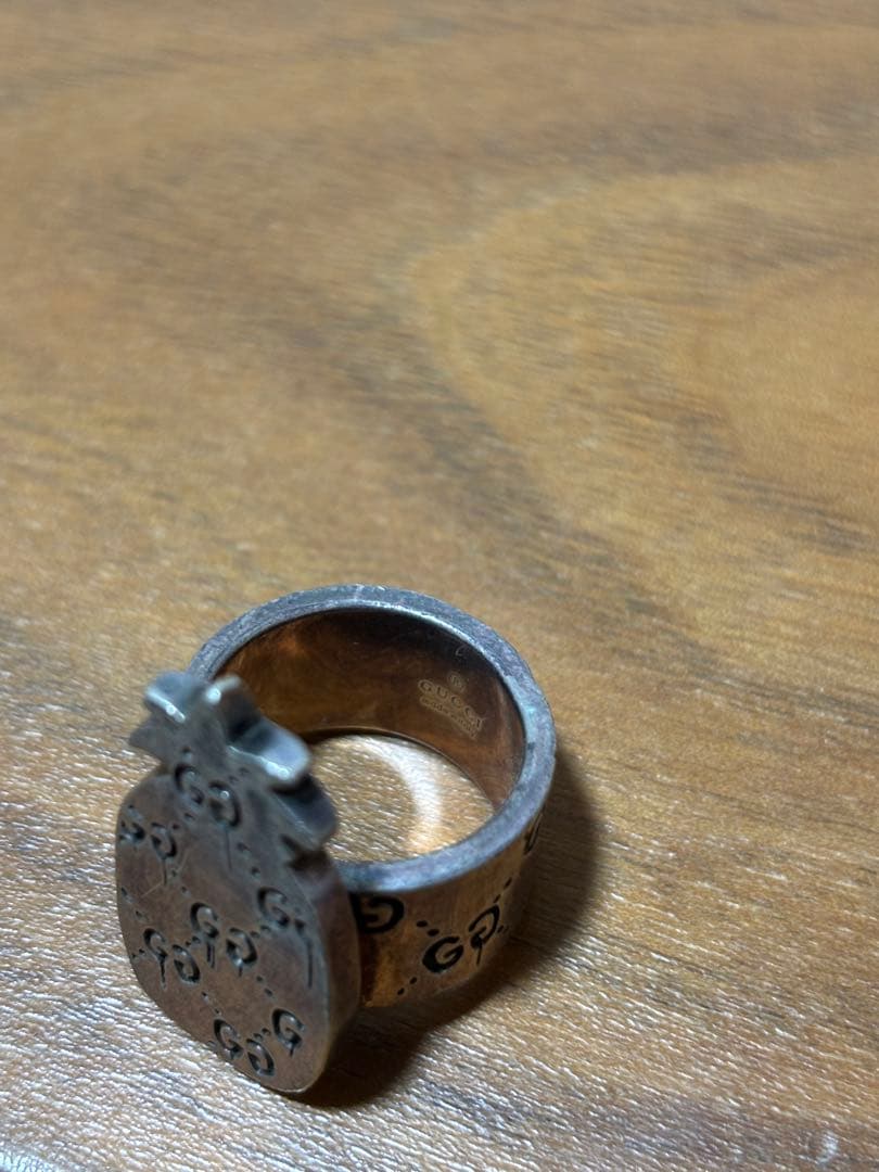 Gucci ロゴ入りシルバーリング