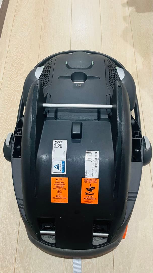 【値下中】cybex クラウドG i-Size 【カーシートアダプター付き】