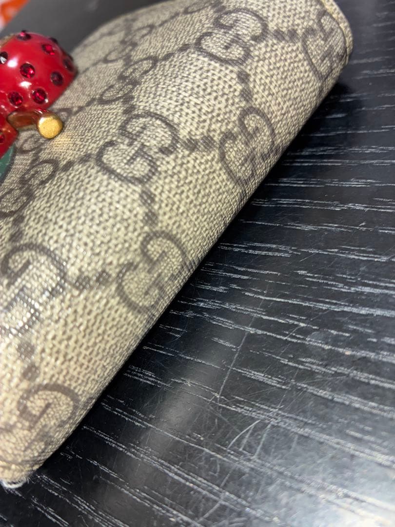 転売目的は❌GUCCI 二つ折り財布 チェリー装飾
