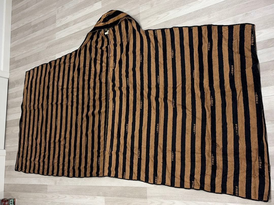 FENDI フード付き ガウン 大判 イタリア製の通販はau PAY マーケット