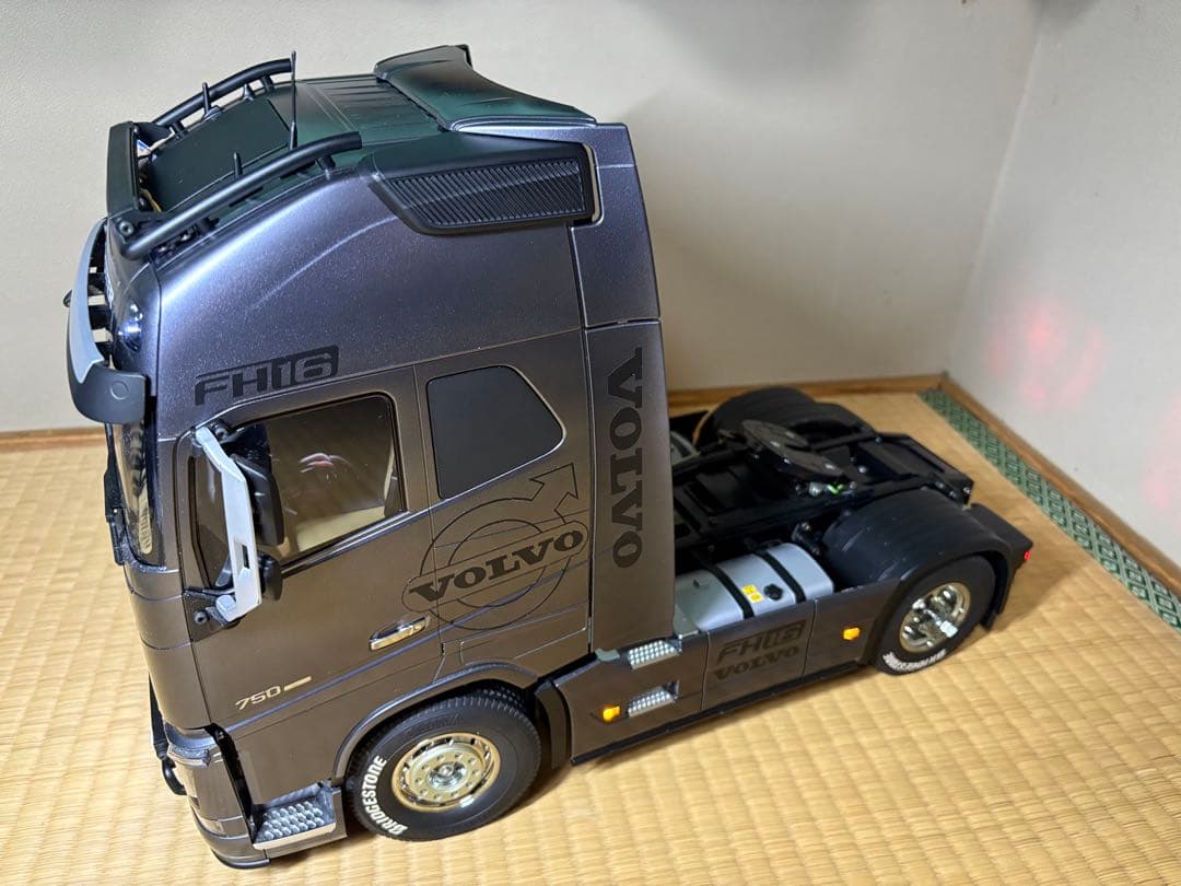 タミヤ　1/14 トレーラーラジコン　VOLVO FH16 グローブトロッター