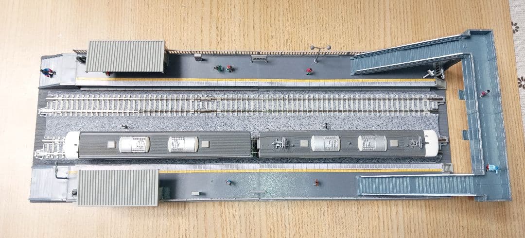 Nゲージ 対向式ホームセット（レール付き）ジオラマ