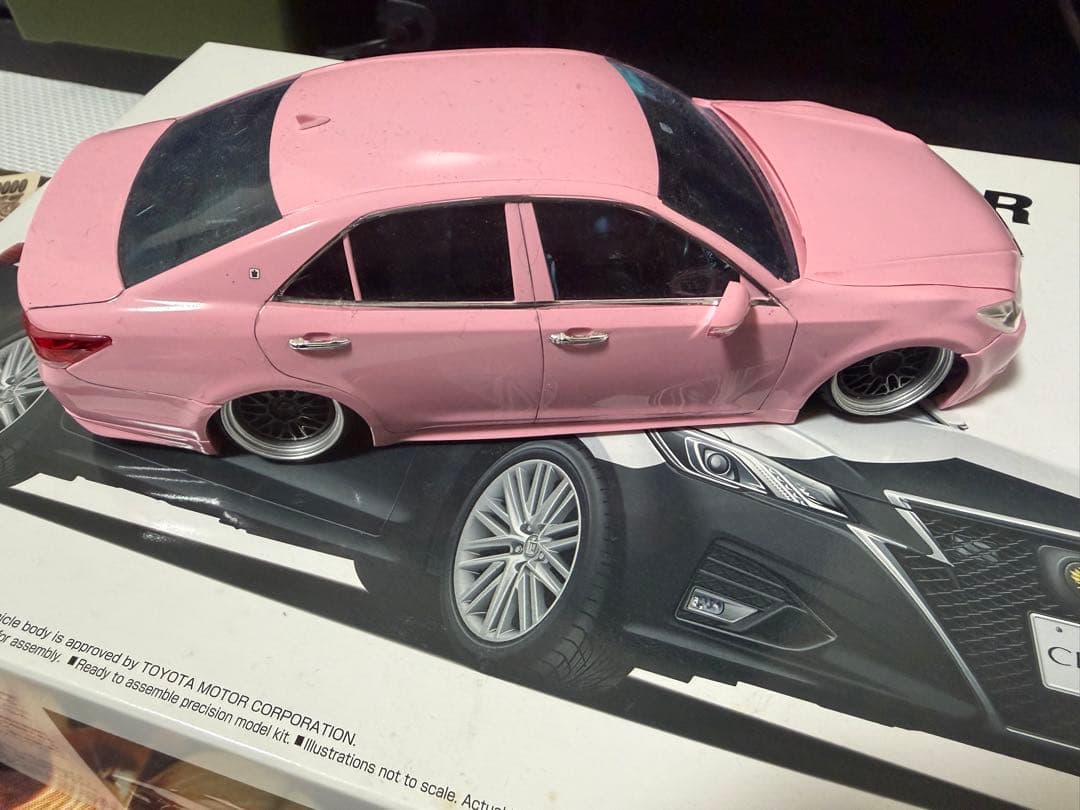 トヨタ クラウン 1/24 ピンク カスタム