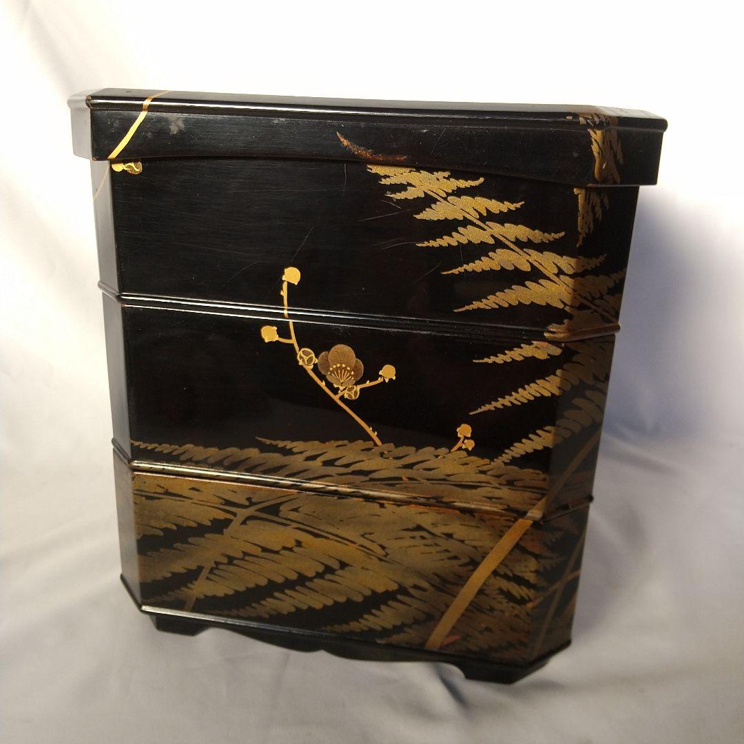 漆器　三段重箱　安政5年？　 黒地に金色の植物模様　やや傷あり