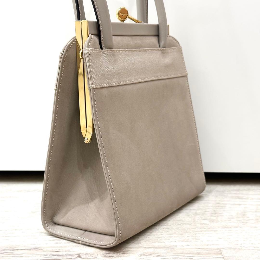 希少 フェラガモ ヴァラリボン がま口 スエード 2way ハンドバッグ