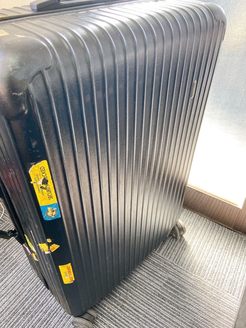 リモワ スーツケース 縦75cm 横25cm 臭いあり
