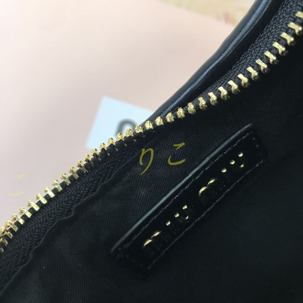 【人気 】ミュウミュウショルダーバッグ レザー