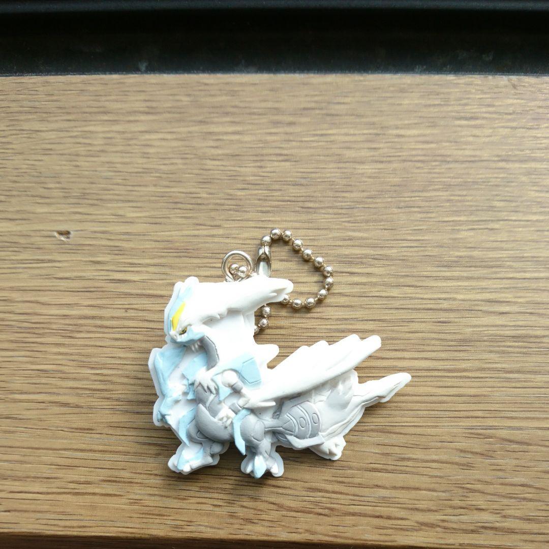 ポケモン ホワイトキュレムキーホルダー - メルカリ