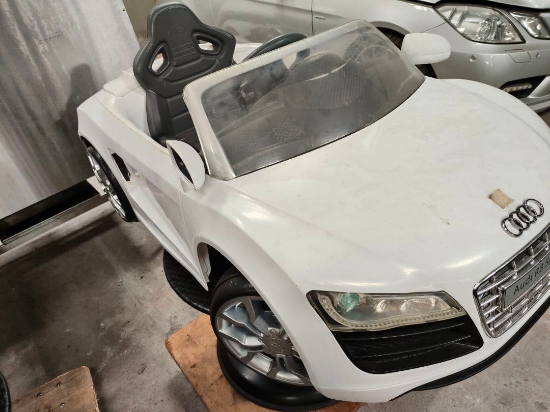 美容室子供用カット椅子 Audi R8 Spyder