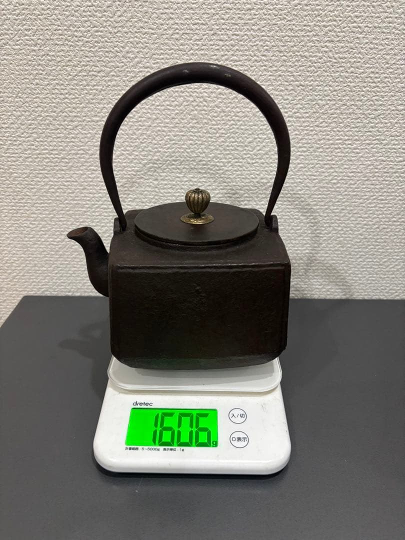 龍文堂造 四角形の鉄製鉄瓶