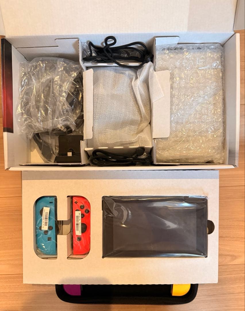 Nintendo Switch本体&ポーチ&Joy-Con&ハンドル2個
