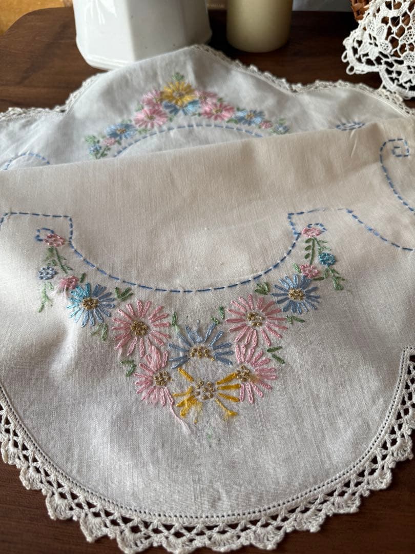 フランスアンティークஐ⋆*優しい花柄刺繍のクロスஐ⋆* - メルカリ