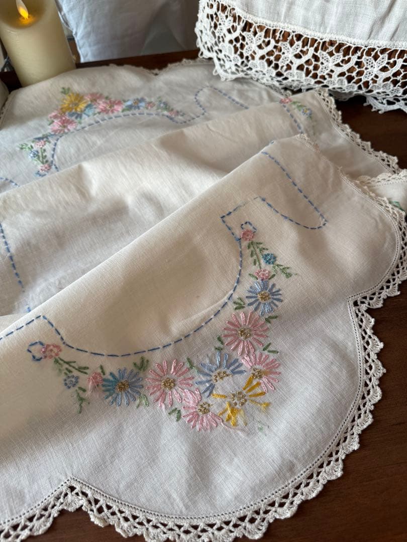 フランスアンティークஐ⋆*優しい花柄刺繍のクロスஐ⋆* - メルカリ