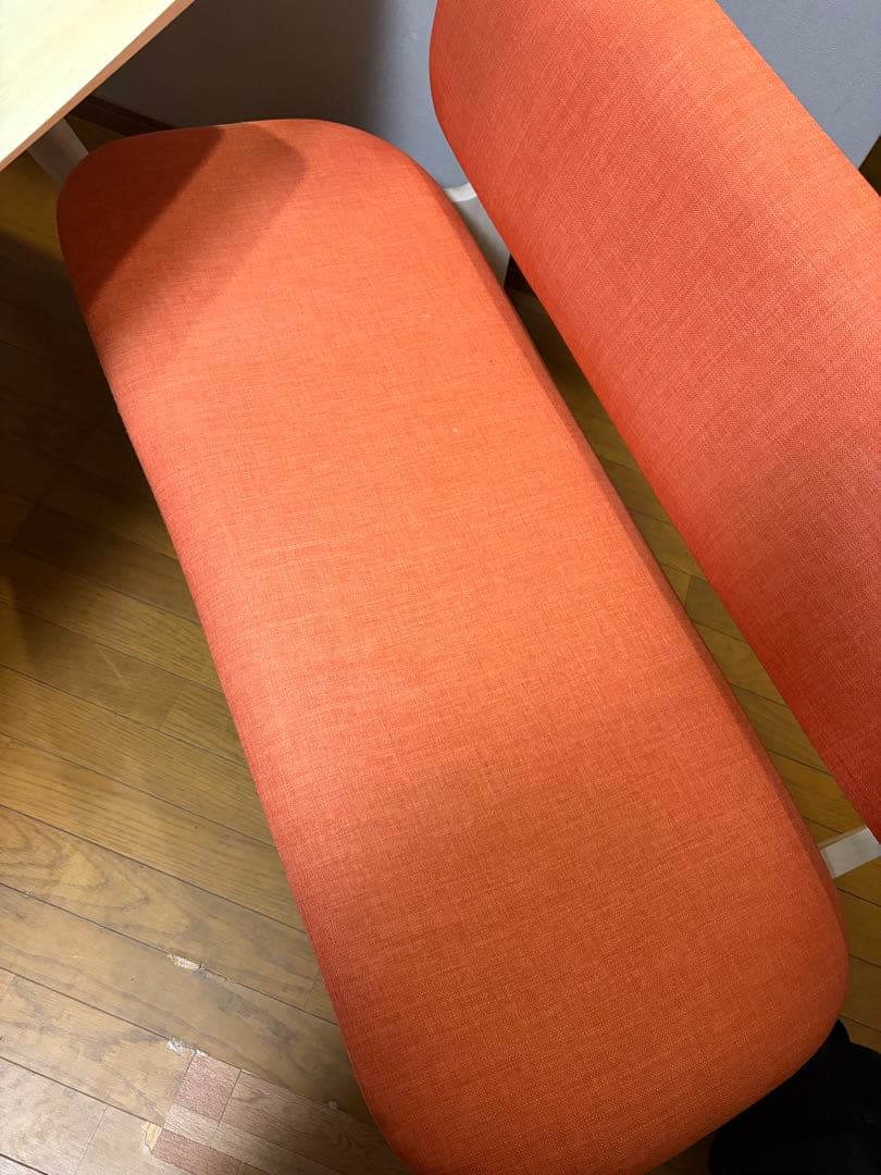 値下げしました！ニトリ　ホワイトダイニングテーブルとオレンジ椅子セット