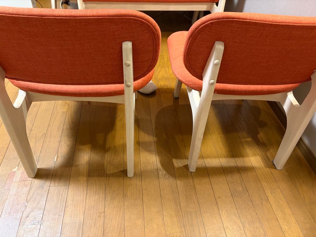 値下げしました！ニトリ　ホワイトダイニングテーブルとオレンジ椅子セット