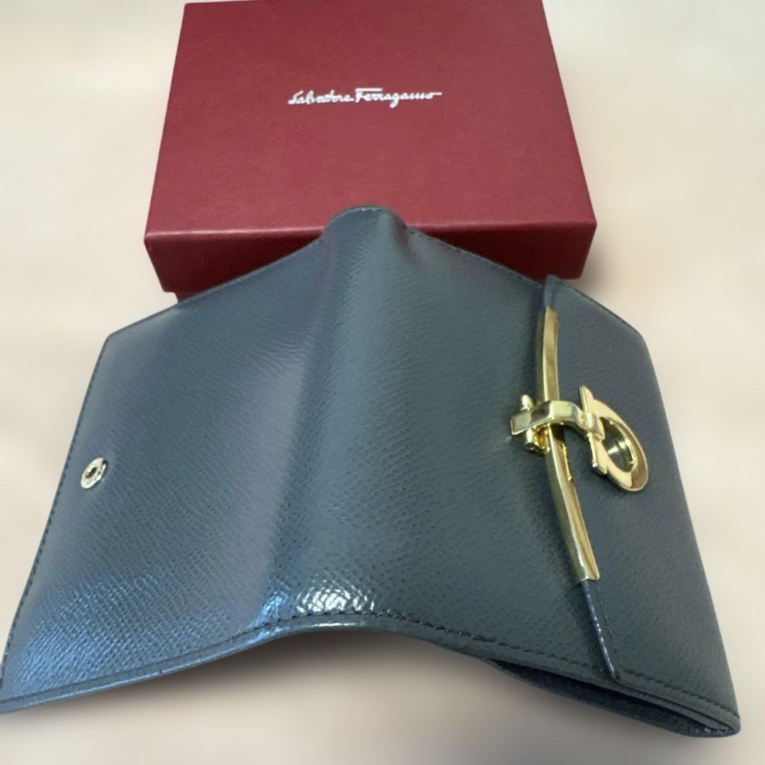 Salvatore Ferragamo 二つ折り財布