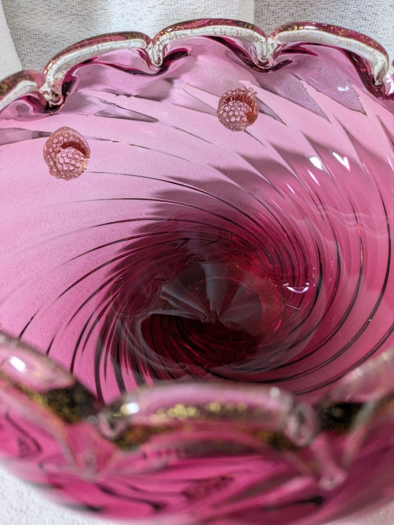 ベネチア クランベリーのガラスボウル 波状の縁取り お値下げ中