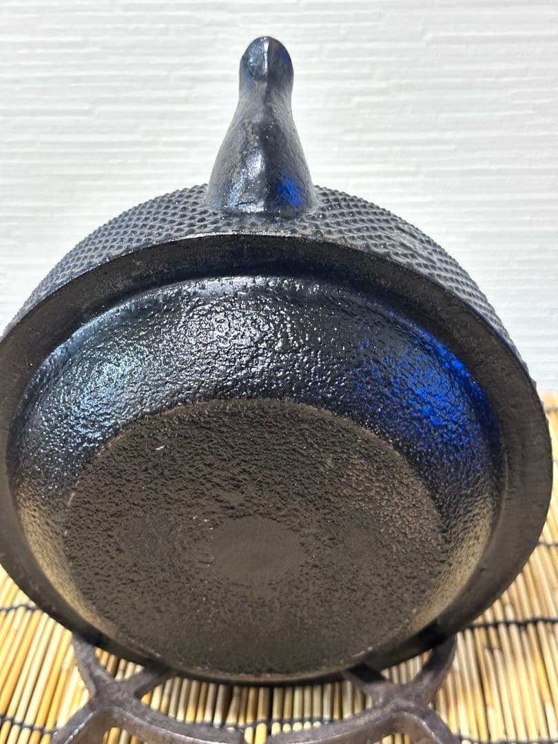 未使用品、供箱、付属品付　南部岩鋳造　１８型万代アラレ　南部鉄瓶　南部鉄器