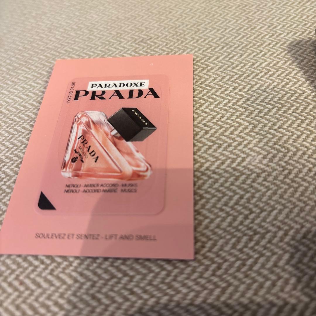 新品未開封PRADAリヴィールメッシュクッションファンデーションLN10限定パケ